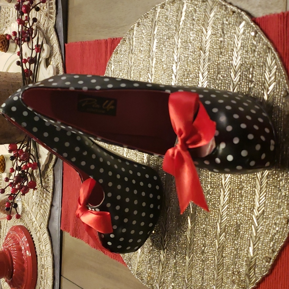 Pinup couture polka dot with bow platform heel size 7